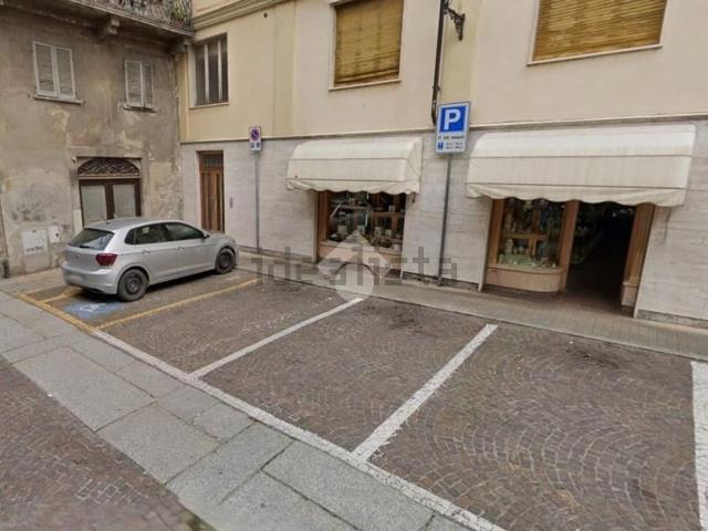 Locale Commerciale in vendita a Piemonte, Alessandria