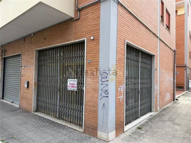 Locale Commerciale in vendita a Latina, Lazio