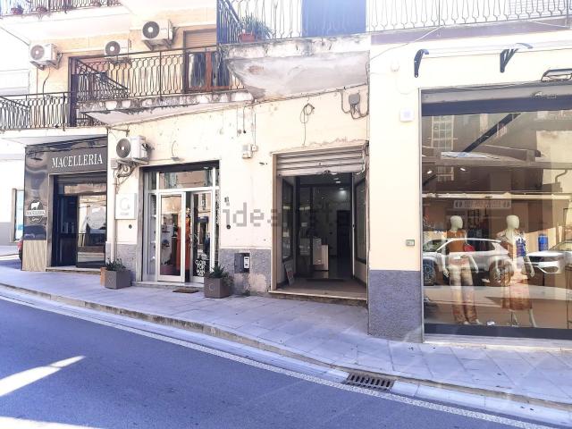 Locale Commerciale in vendita a Vallo Della Lucania, Campania