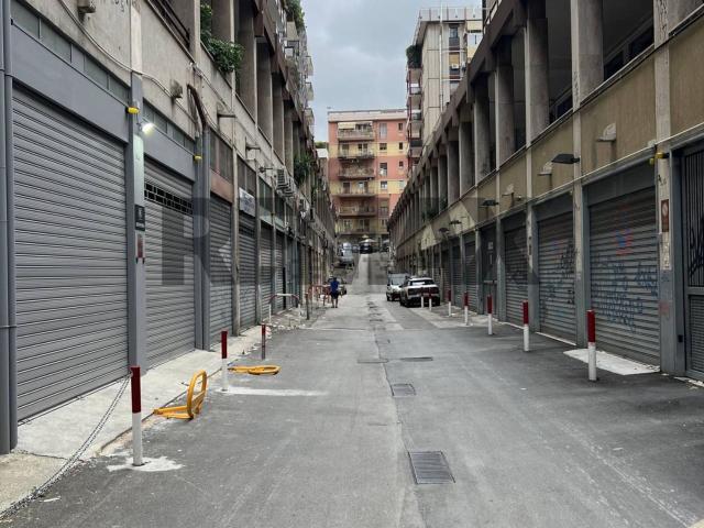 Locale Commerciale in vendita a Puglia, Bari