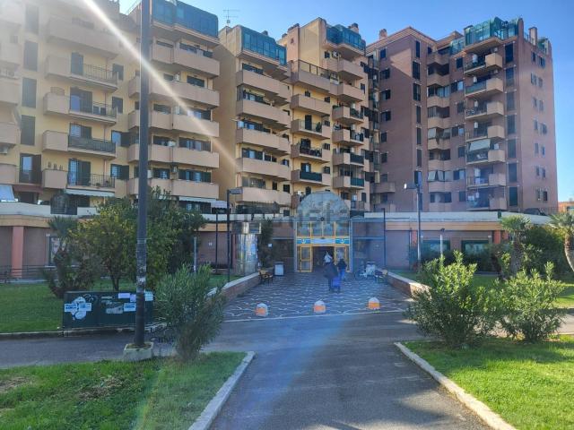 Locale Commerciale in vendita a Roma Capitale, Lazio