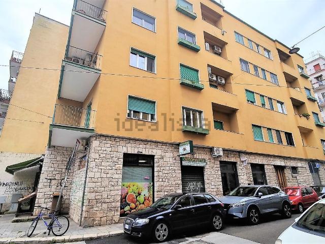 Locale Commerciale in vendita a Puglia, Bari