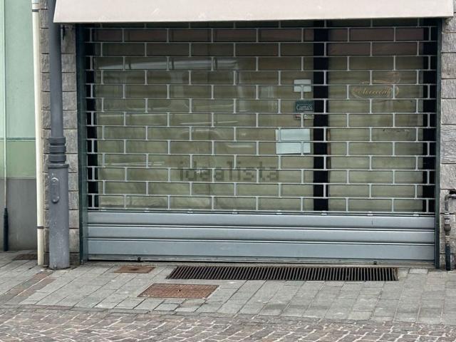 Locale Commerciale in vendita a Urago D'oglio, Lombardia