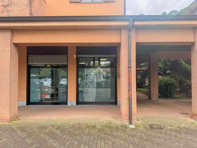 Locale Commerciale in vendita a Tribiano, Lombardia