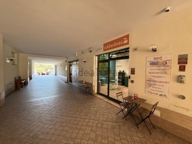 Locale Commerciale in vendita a Colfiorito, Roma Capitale