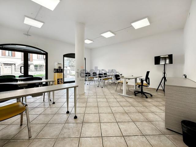 Locale Commerciale in vendita a Buon Pastore-Sant'Agnese-San Damaso, Modena