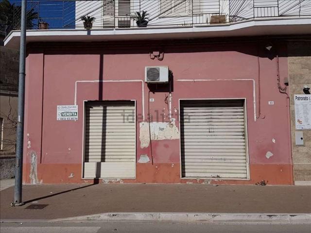 Locale Commerciale in vendita a Puglia, Lecce