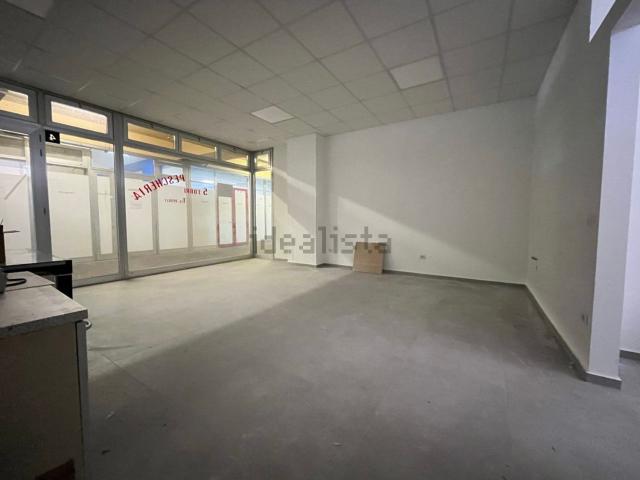 Locale Commerciale in vendita a 5 Torri, Marche