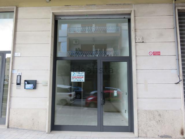Locale Commerciale in vendita a Formia, Lazio