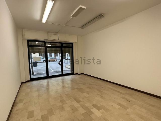 Locale Commerciale in vendita a Crocetta-San Lazzaro-Modena Est, Modena