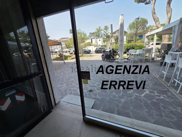 Locale Commerciale in vendita a Milano Marittima, Cervia