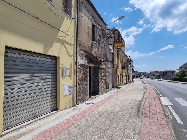 Locale Commerciale in vendita a Calabria, Catanzaro