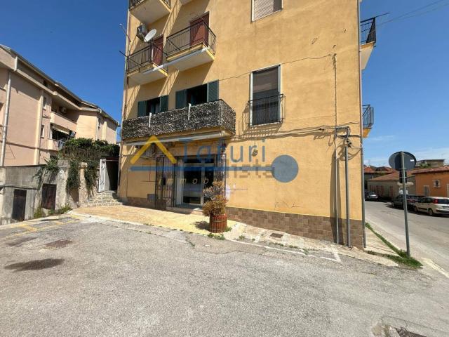 Locale Commerciale in vendita a Agropoli, Campania
