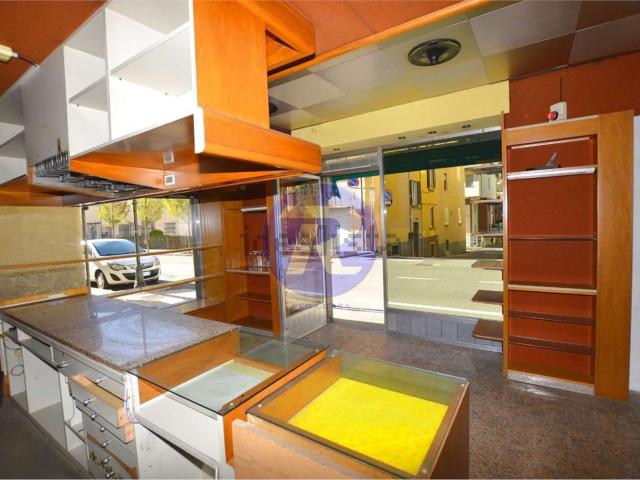 Locale Commerciale in vendita a Comunità Montana della Valle Brembana, San Pellegrino Terme