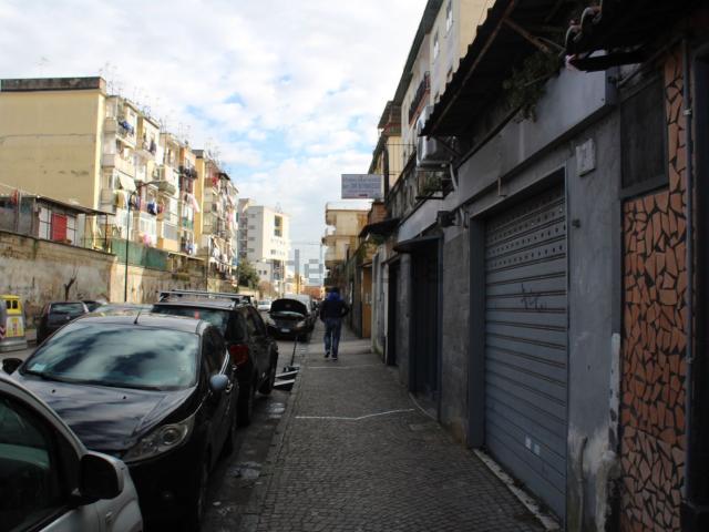 Locale Commerciale in vendita a Municipalità 7, Miano