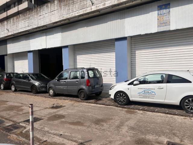 Locale Commerciale in vendita a Rancitelli, Pescara