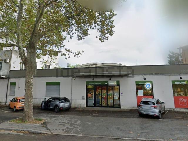 Locale Commerciale in vendita a Unione di Comuni della Romagna Forlivese, Quattro
