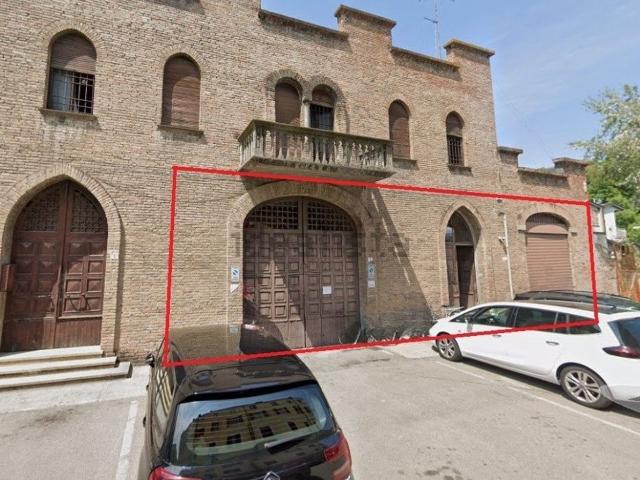 Locale Commerciale in vendita a Crocetta, Modena