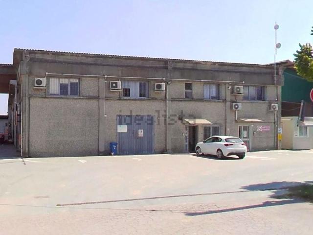 Locale Commerciale in vendita a Unione di Comuni della Romagna Forlivese, Quattro