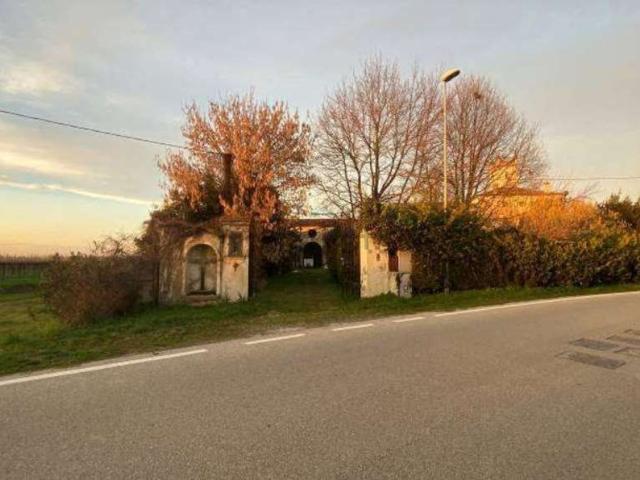 Locale Commerciale in vendita a Carrara San Giorgio, Veneto