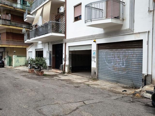 Locale Commerciale in vendita a Calabria, Reggio Calabria