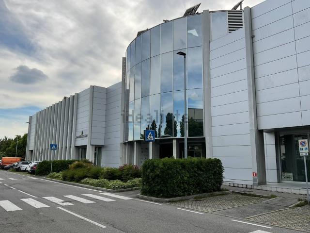 Locale Commerciale in vendita a Bergamo, Lombardia