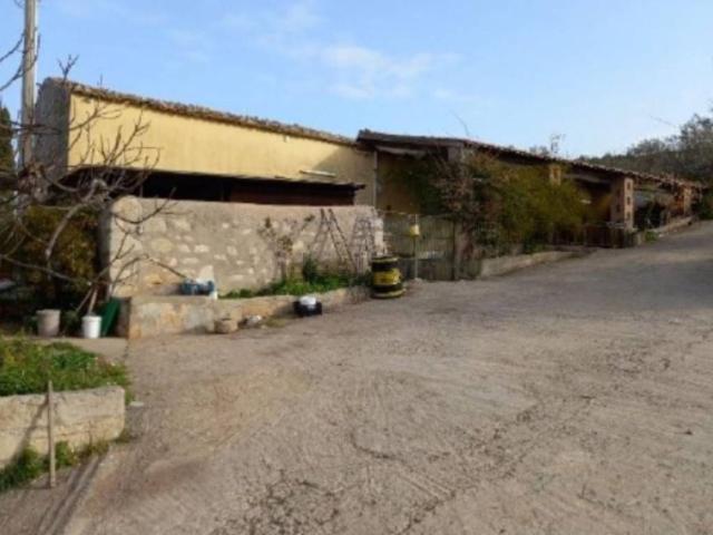 Locale Commerciale in vendita a Chiaramonte Gulfi, Sicilia