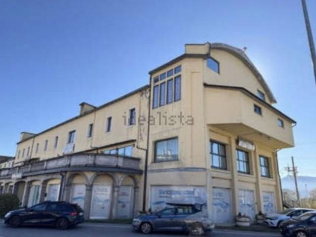 Locale Commerciale in vendita a Sedico, Veneto