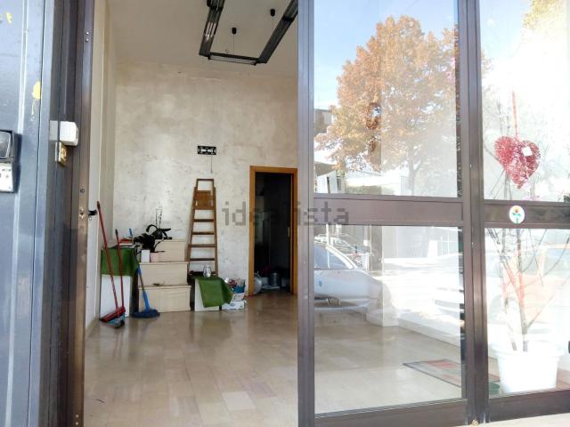 Locale Commerciale in vendita a Macchie, San Potito Ultra