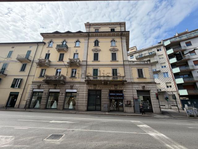 Locale Commerciale in vendita a Biumo Superiore, Varese