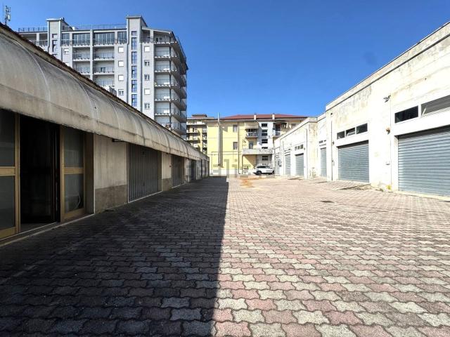 Locale Commerciale in vendita a Pescara, Abruzzo
