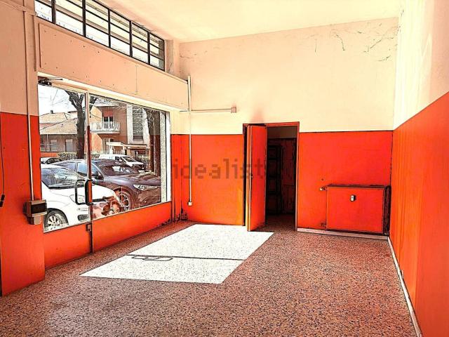 Locale Commerciale in vendita a Busto Arsizio, Lombardia