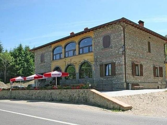 Locale Commerciale in vendita a Tartiglia, Castel San Niccolò