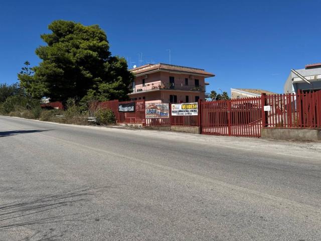 Locale Commerciale in vendita a Canicattini Bagni, Sicilia
