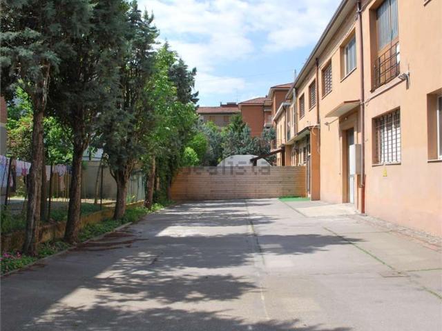Locale Commerciale in vendita a Crocetta-San Lazzaro-Modena Est, Modena