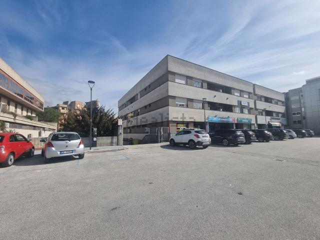 Locale Commerciale in vendita a San Lazzaro, Isernia