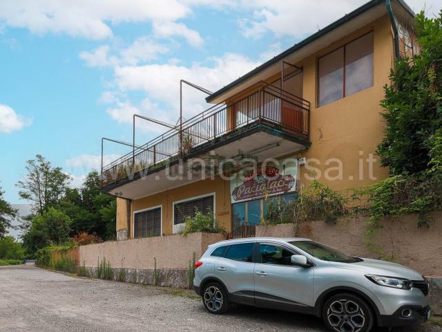 Locale Commerciale in vendita a Trezzo Sull'adda, Lombardia
