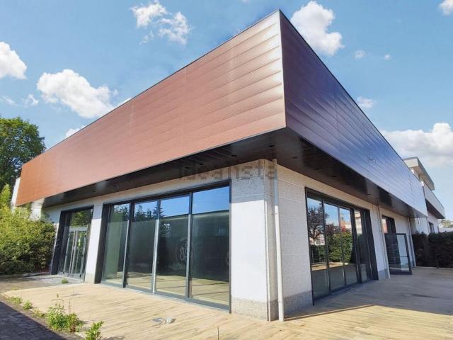 Locale Commerciale in vendita a Giussano, Lombardia