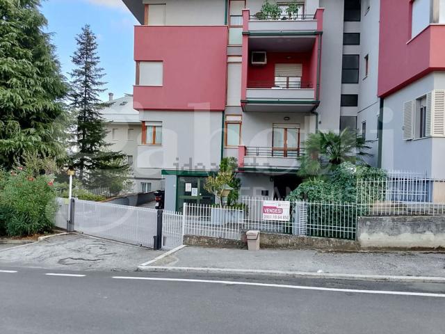 Locale Commerciale in vendita a Villa Mosca, Teramo