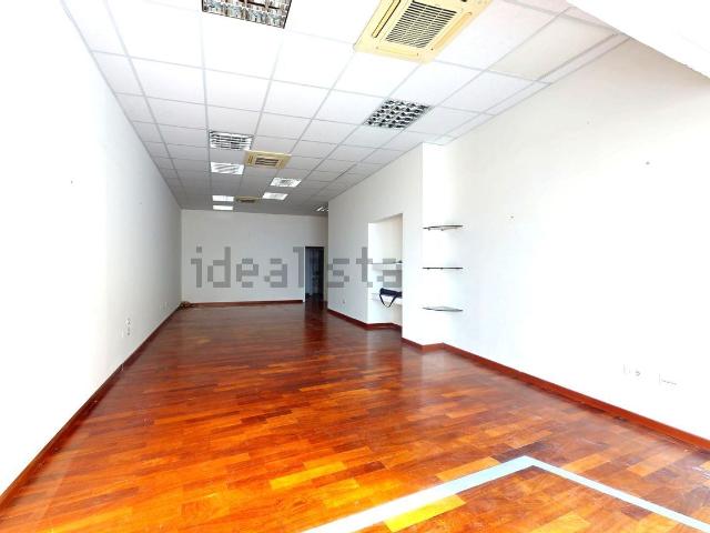Locale Commerciale in vendita a Ravaldino, Forlì
