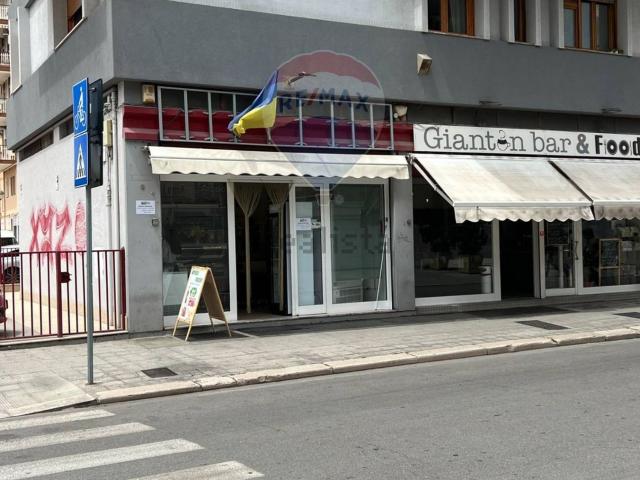 Locale Commerciale in vendita a Municipio 2, Puglia