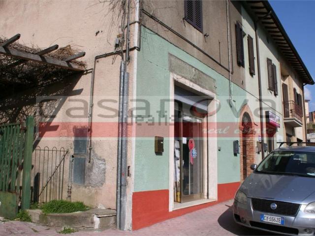 Locale Commerciale in vendita a Cenerente, Umbria