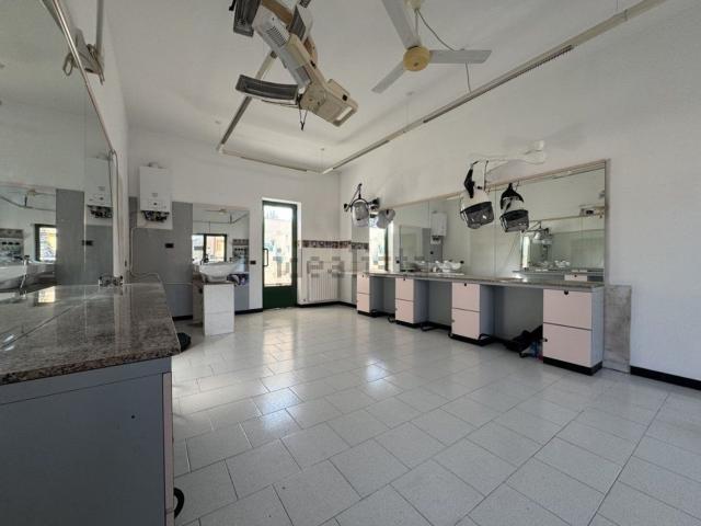 Locale Commerciale in vendita a Godiasco Salice Terme, Godiasco