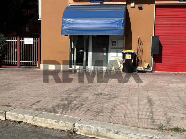 Locale Commerciale in vendita a Valenzano San Lorenzo, Puglia
