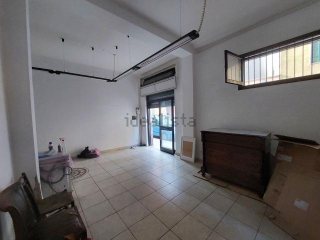 Locale Commerciale in vendita a Municipio 2, Puglia