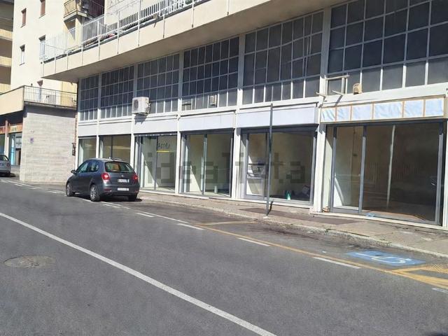 Locale Commerciale in vendita a Biumo Superiore, Varese