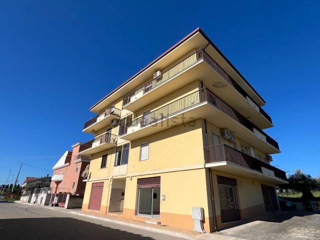 Locale Commerciale in vendita a Rione Istonio, San Salvo