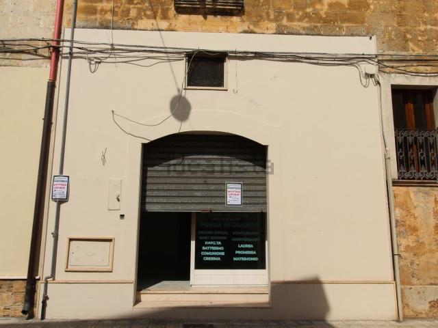 Locale Commerciale in vendita a Puglia, Brindisi