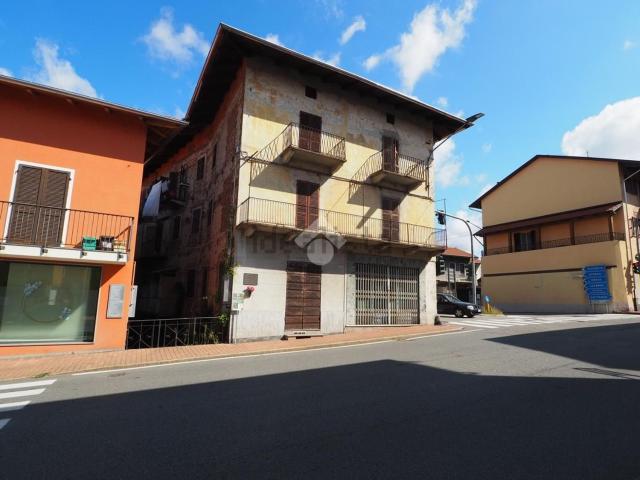 Locale Commerciale in vendita a Centro, Piemonte