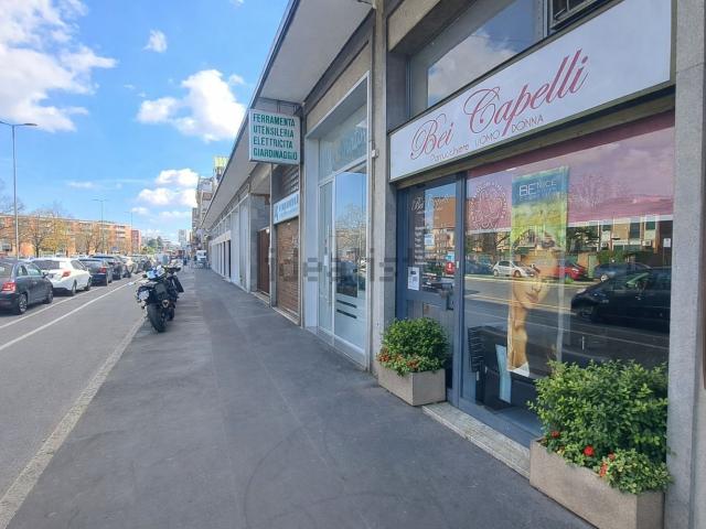 Locale Commerciale in vendita a Municipio 7, Milano